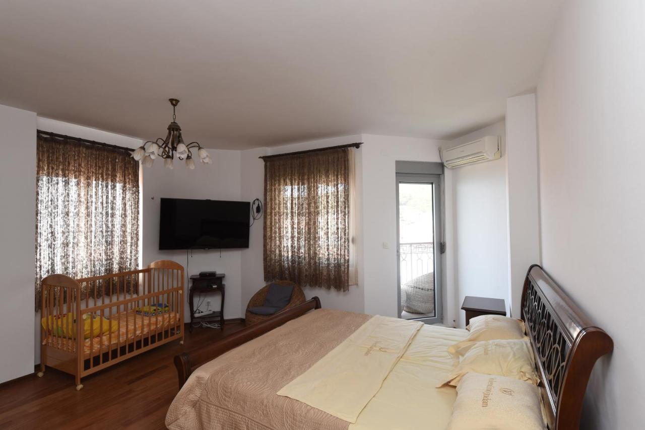 Apartamenti Enjoy Apartment Petrovac Luaran gambar